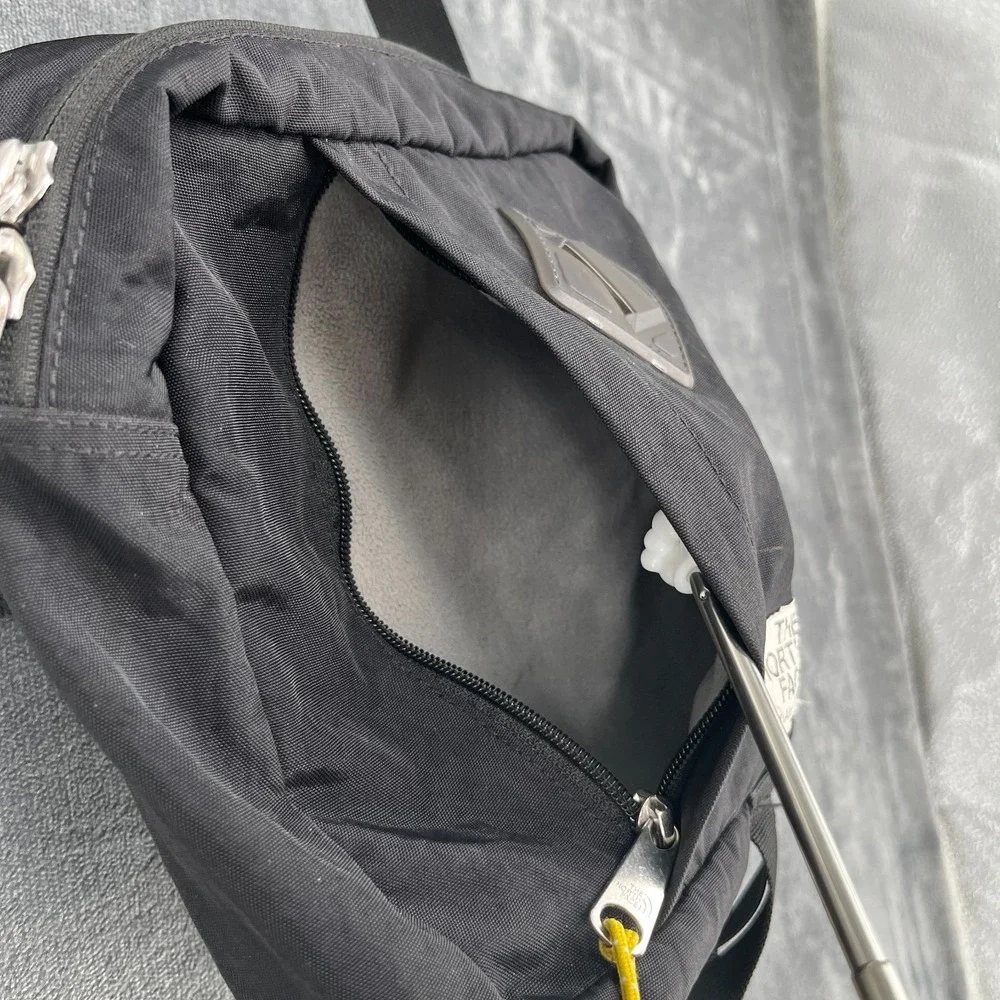 THE NORTH FACE Berkeley Field Shoulder Bag Sling Nylon Crossbody Zip Pouch